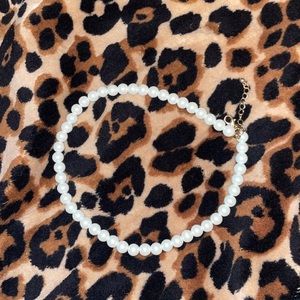 This is a cute and simple pearl mock necklace.